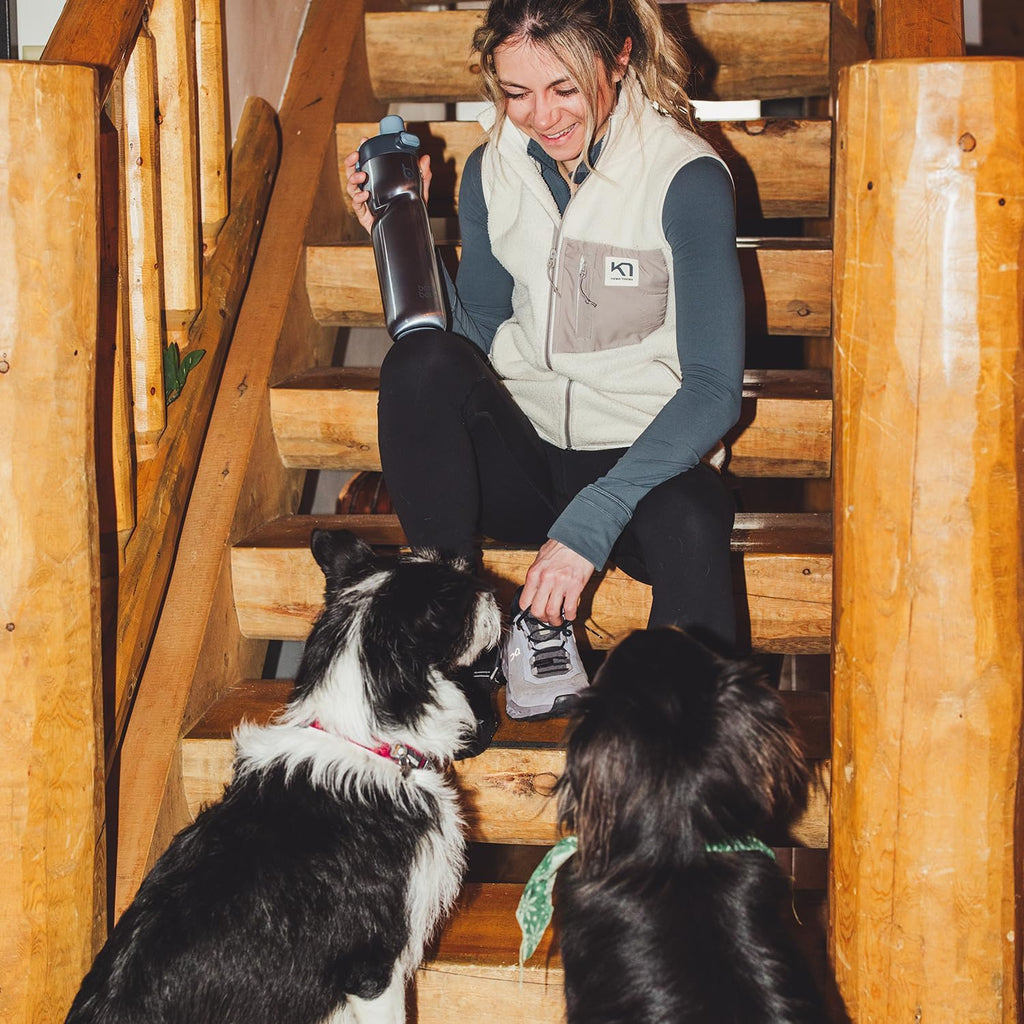 BOTTLE BOTTLE Insulated Water Bottle 24 oz with Handle and Flip Tops Lids Stainless Steel Water Bottle Push Button Lid Leak proof Portable for Running Travel Sports Hiking black